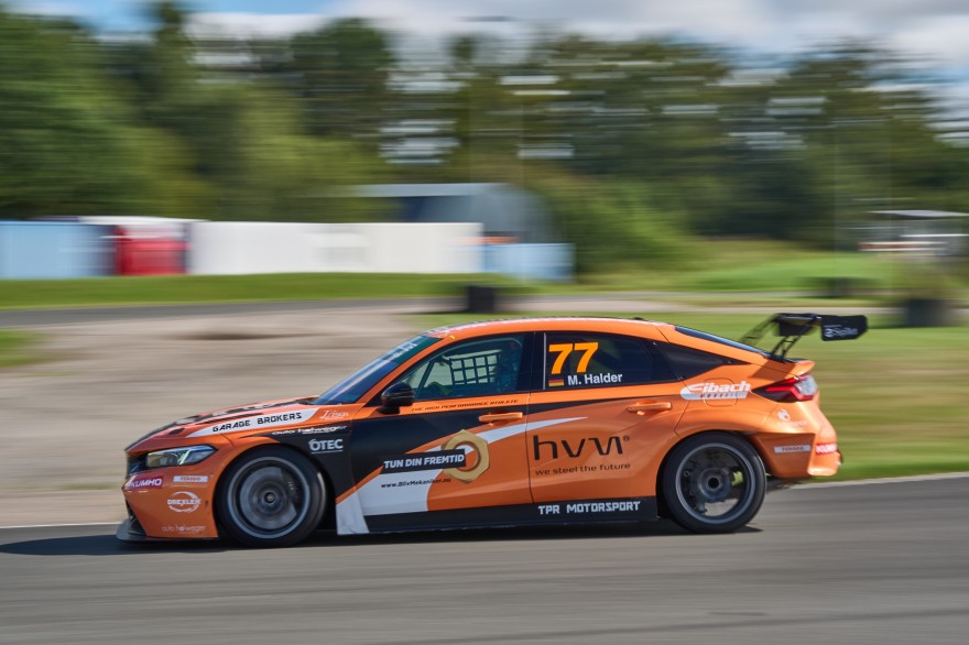 Pole Position til Mike Halder i tæt TCR-kvalifikation på Ring Djursland
(Foto: TCR Denmark)